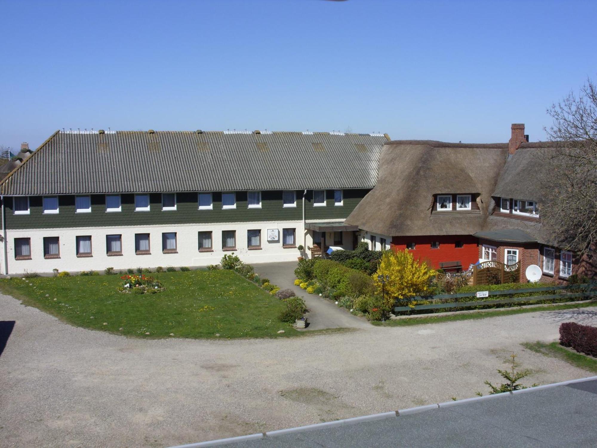 Ferienwohnungen Im Hotel Garni Zur Post Utersum Room photo