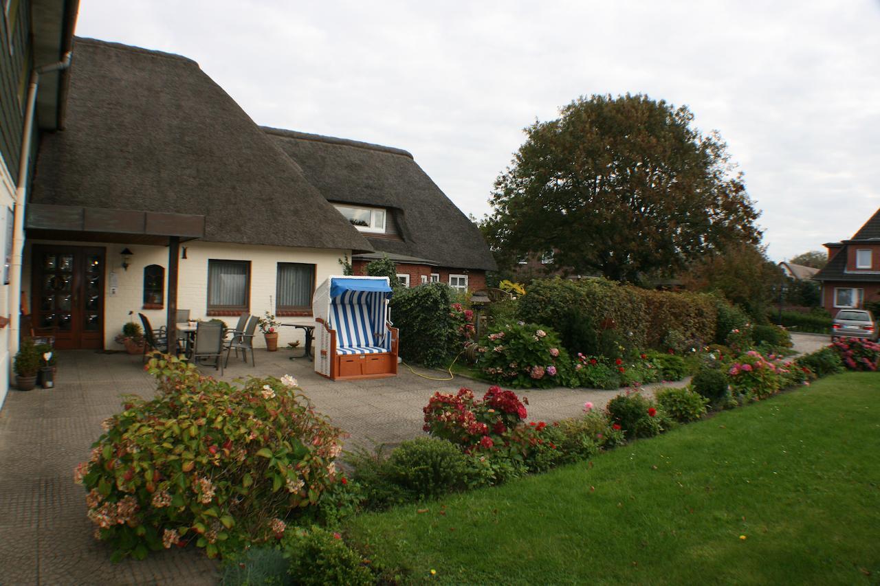 Ferienwohnungen Im Hotel Garni Zur Post Utersum Exterior photo