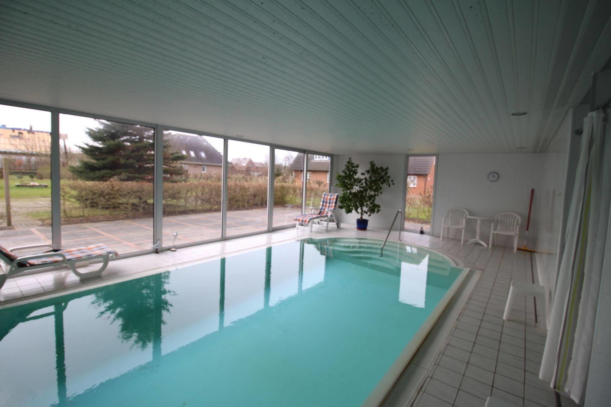 Ferienwohnungen Im Hotel Garni Zur Post Utersum Exterior photo